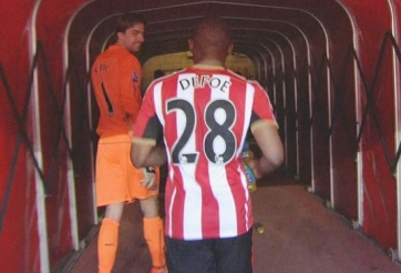 VIDEO: Tim Krul khiến CĐV nhà nổi giận vì chia vui với đối thủ