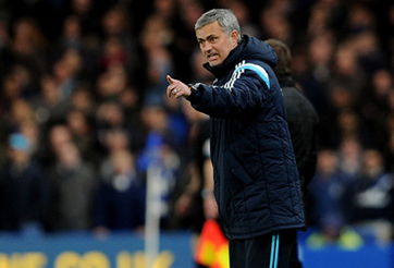 HLV Mourinho lớn tiếng thách thức nhóm bám đuổi