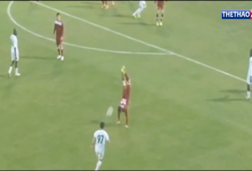 VIDEO: Pha chống đá phạt khó tin theo kiểu 'trồng cây chuối'