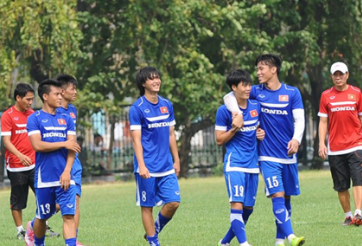 Trước trận SLNA vs HAGL: Dân phe vé hoành hành