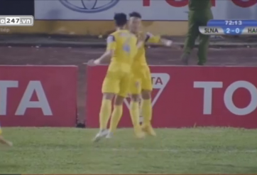 VIDEO: Phi Sơn sút xa đẳng cấp và ăn mừng như Ronaldo