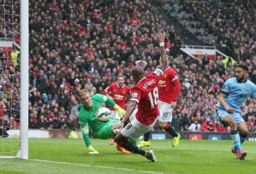 VIDEO: Màn trình diễn thăng hoa của Young trong trận derby thành Manchester