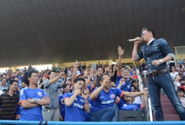 Đàm Vĩnh Hưng khấy động sân Cẩm Phả, Than Quảng Ninh cầm hòa Quảng Nam