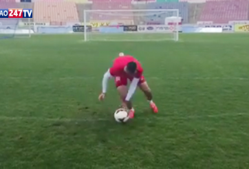 Video hài hước: Tuyệt chiêu luyện sút phạt 'có 1 không 2'