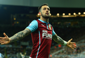 Man Utd nhắm tiền đạo vô danh thay thế Van Persie