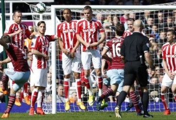 VIDEO: Tốp 5 bàn thắng đẹp vòng 32 giải Ngoại hạng Anh