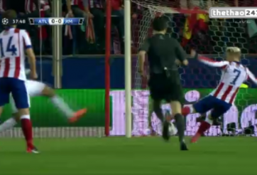 VIDEO: Real suýt phải trả giá sau pha chuyền bóng bất cẩn của Ramos