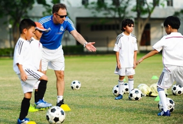 Real Madrid mang giáo trình dạy CR7 tới Việt Nam