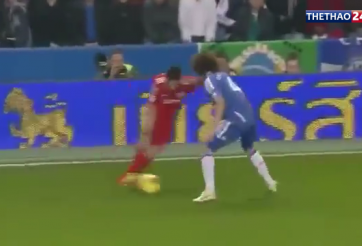 VIDEO: David Luiz từng bị Suarez xỏ háng khi còn khoác áo Chelsea