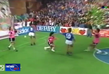 VIDEO: Siêu phẩm ngả bàn đèn của Maradona trên sân Futsal