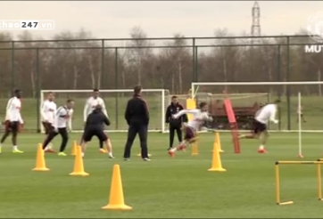 VIDEO: Các cầu thủ MU luyện tập chăm chỉ trước đại chiến với Chelsea