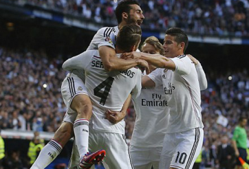 Real 3-1 Malaga: Messi gọi, Ronaldo trả lời