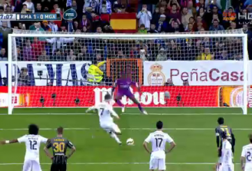 VIDEO: Tình huống sút trượt pen đáng tiếc của Ronaldo