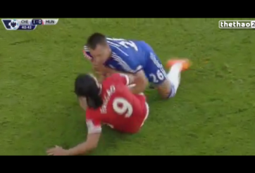 VIDEO: John Terry và Falcao suýt ẩu đả ngay trên sân