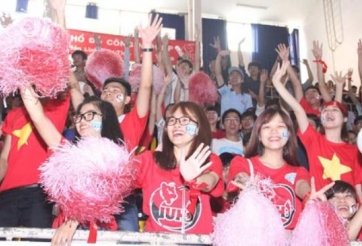 VIDEO: Không khí cổ vũ cuồng nhiệt của các CĐV tại giải bóng đá sinh viên