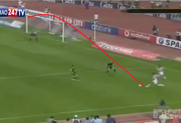 VIDEO: Siêu phẩm kèo trái từ góc cực hẹp của Rivaldo