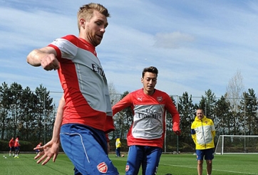 Arsenal thủng hàng thủ trước trận gặp Chelsea