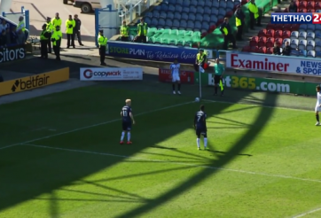 VIDEO: Sao trẻ MU lập siêu phẩm từ chấm phạt góc