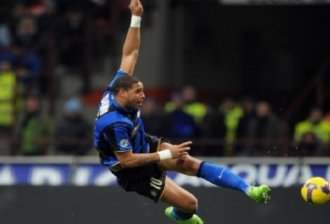 VIDEO: Những cú sút sấm sét mang thương hiệu 'Hoàng đế' Adriano