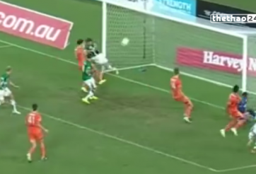 VIDEO: Tình huống bỏ lỡ khó tin từ khoảng cách... nửa mét