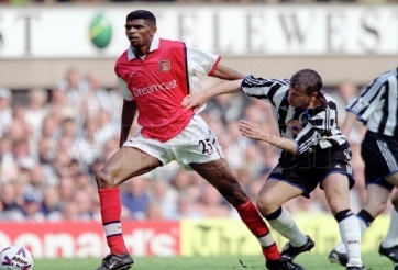 VIDEO: Pha đánh gót thành bàn đẳng cấp của cựu Pháo thủ Nwankwo Kanu