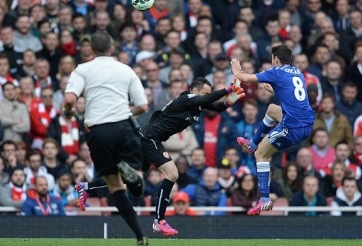 VIDEO: 2 tình huống Oscar ngã trong vòng cấm Arsenal