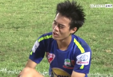 VIDEO: Văn Toàn buồn bã sau trận thua 3-4 trên sân Hàng Đẫy