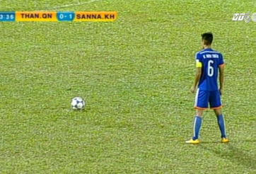 VIDEO: Vũ Minh Tuấn lập siêu phẩm đá phạt theo phong cách CR7