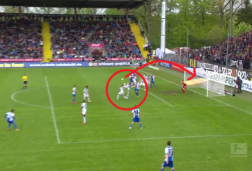 VIDEO: Tuyệt phẩm đánh gót phản lưới nhà ở giải hạng 2 Đức