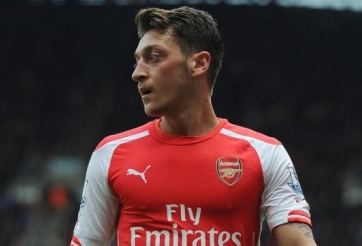 VIDEO: Tình huống đánh gót điệu nghệ của Mesut Ozil