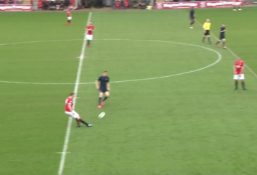 VIDEO: Xem Phil Jones phất bóng kiến tạo như Beckham thời đỉnh cao