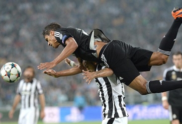 VIDEO: Tổng hợp những pha dứt điểm 'thảm họa' của các cầu thủ Real