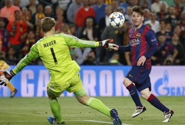VIDEO: Messi lốp bóng hạ gục thủ thành Manuel Neuer