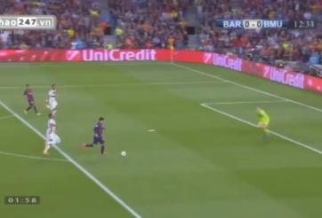 VIDEO: Pha bỏ lỡ đáng tiếc của Luis Suarez khi đối mặt Neuer