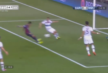 VIDEO: Đến lượt Neymar đệm bóng cận thành hỏng ăn từ khoảng cách 5m