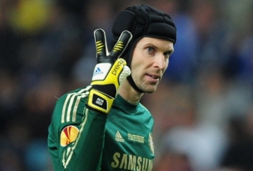Petr Cech mở toang cánh cửa rời Chelsea