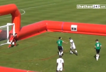 VIDEO: Người khiếm thị đi bóng dứt điểm như Messi