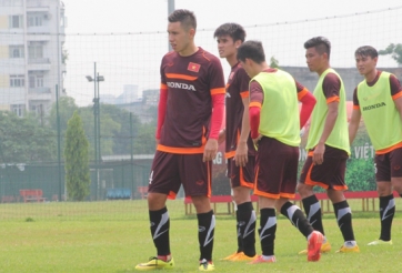 Michal Nguyễn gây ấn tượng trong buổi tập đầu tiên cùng ĐTVN