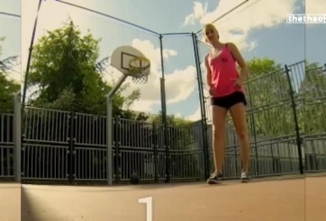 VIDEO: Màn biểu diễn khó tin của người đẹp với trái bóng