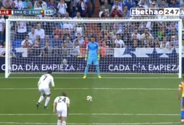 VIDEO: CR7 sút trượt penanty phút cuối hiệp 1