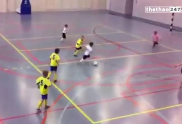 VIDEO: Những pha solo qua người đẳng cấp của cầu thủ nhí