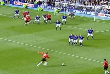 VIDEO: Siêu phẩm sút phạt của Beckham trong trận đấu cuối cùng ở Man Utd