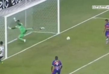 VIDEO: 2 pha bỏ lỡ không tưởng trong cùng 1 tình huống