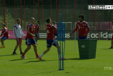 VIDEO: Bài tập lạ của các cầu thủ Bayern Munich