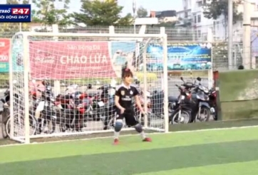 VIDEO: Fan nữ Việt trổ tài bắt bóng trên sân phủi