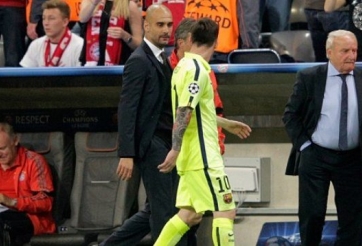 VIDEO: Pep Guardiola thân mật với Messi khi bước vào đường hầm
