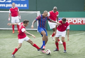 VIDEO: Henry và Sky Team giành chiến thắng kịch tính trước các huyền thoại của Arsenal