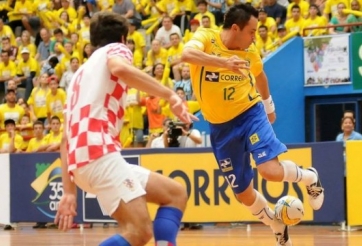 VIDEO: Falcao ghi bàn thắng không tưởng trên sân futsal