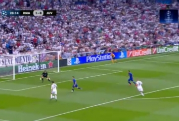 VIDEO: Tình huống bỏ lỡ 3 đánh 2 vô cùng đáng tiếc của Ronaldo