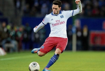 VIDEO: Pha sút phạt với bóng bay với quỹ đạo kì dị của Hakan Calhanoglu